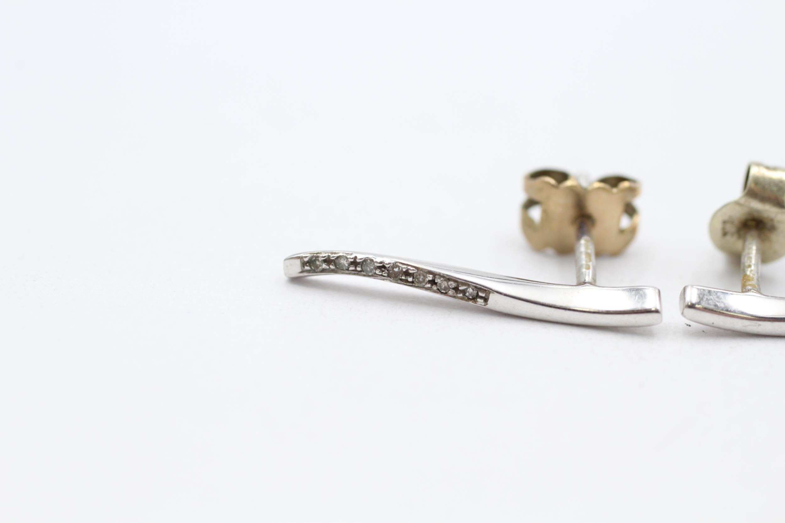 9ct white gold diamond set undulating line drop earrings 1.8 g - Image 3 of 4