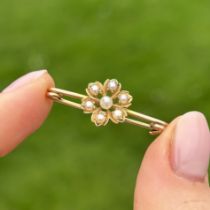 15ct gold antique seed pearl floral bar brooch with 9ct pin 1.6 g