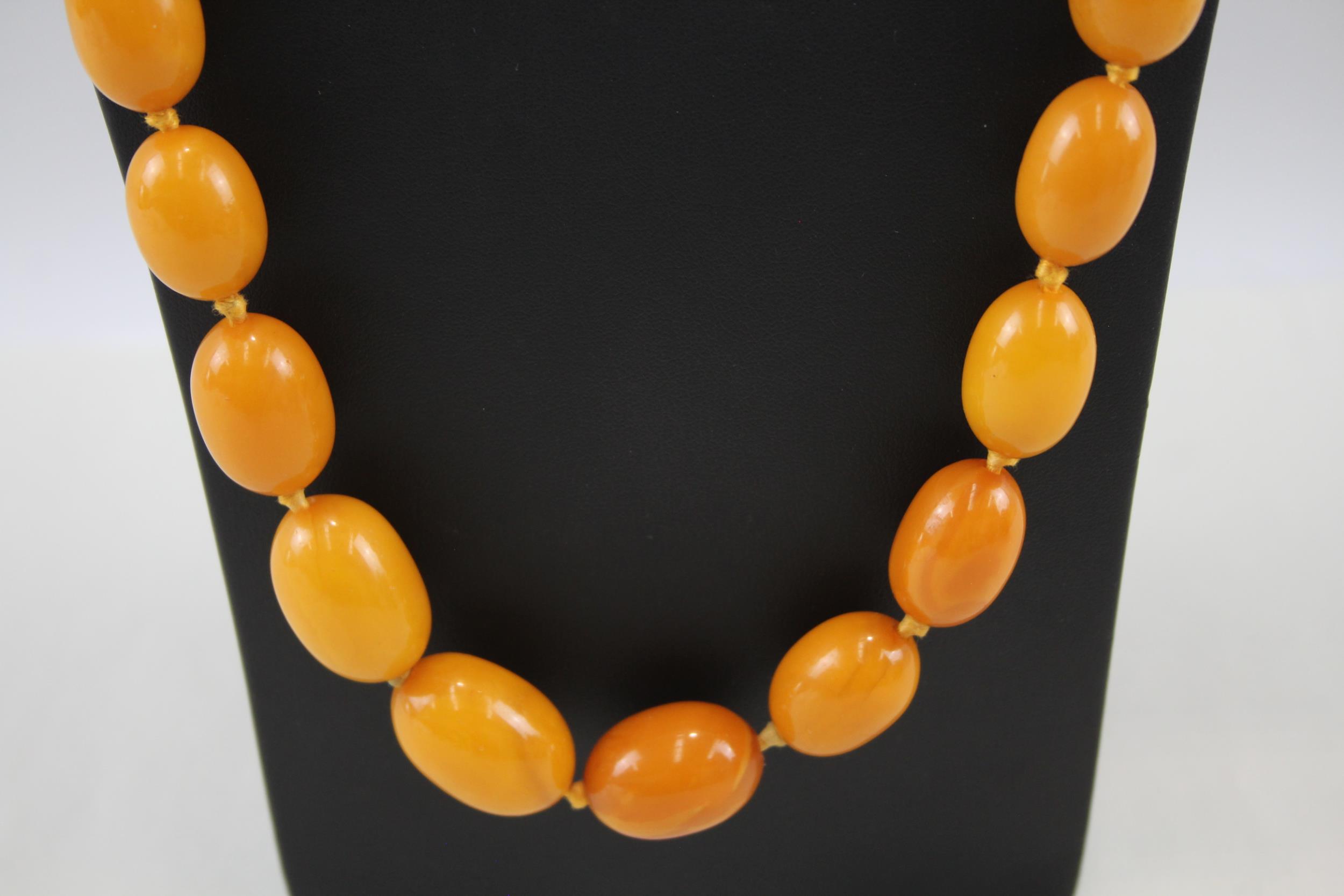 Bakelite graduated necklace individually knotted (121g) - Image 4 of 5