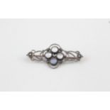 Antique Moonstone brooch with low carat pin (3g)