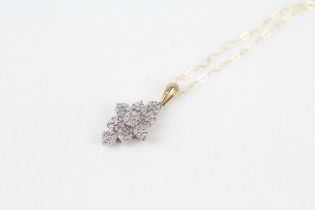9ct gold diamond floral cluster pendant necklace 1.3 g