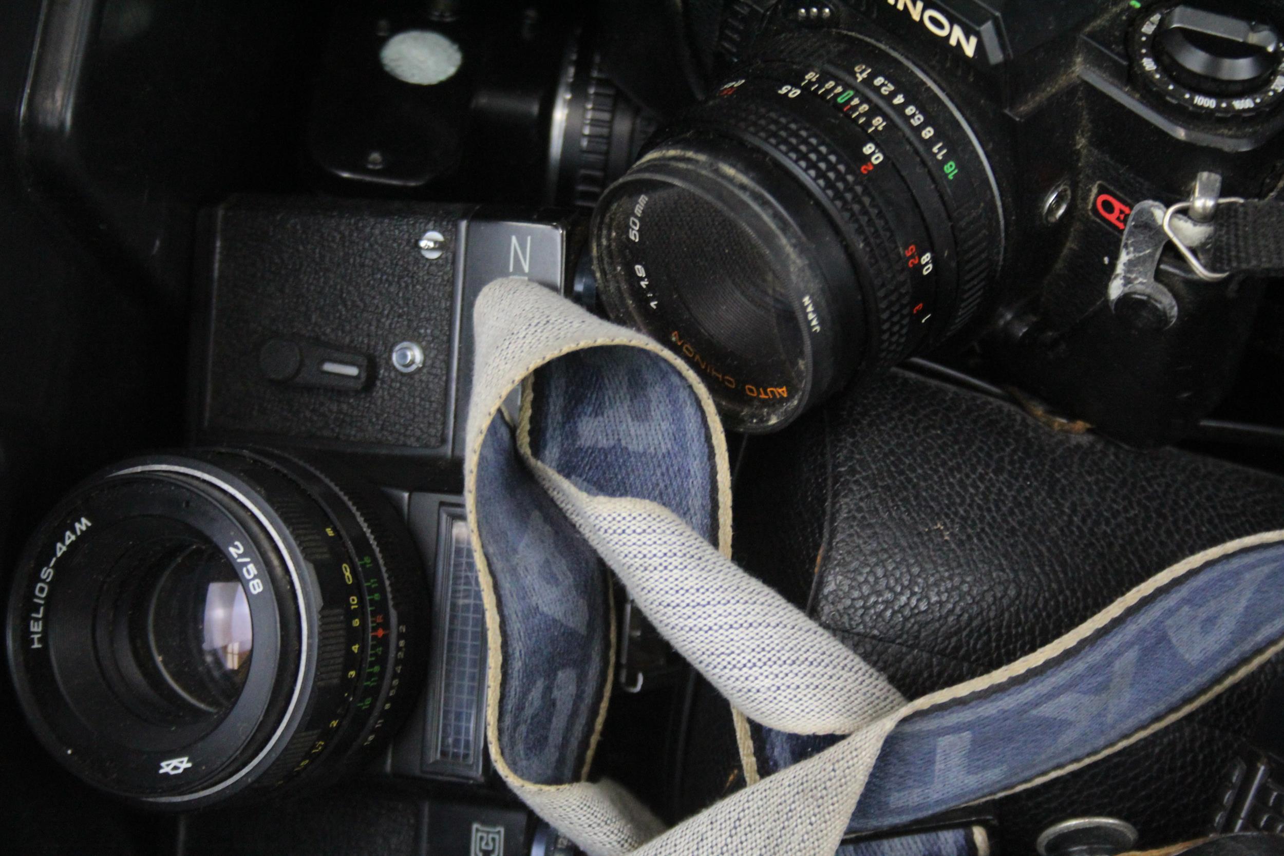 SLR Vintage Film Cameras Inc Canon, Pentax, Minolta Etc w/ Misc Lenses Job Lot - SLR Vintage Film - Image 3 of 5