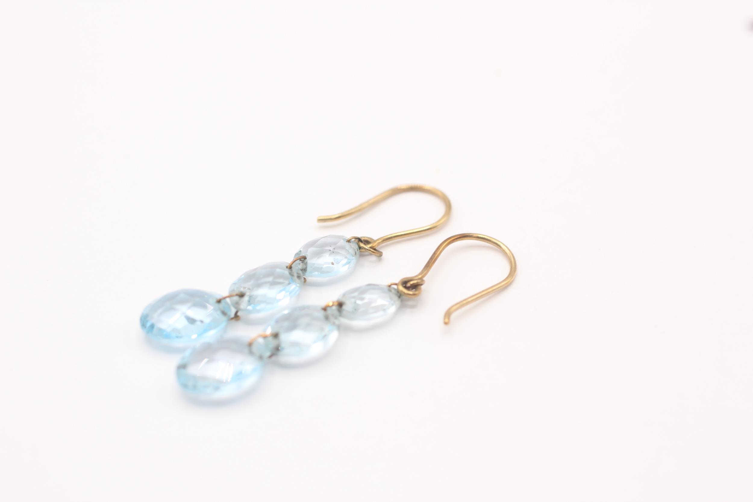 9ct gold faceted blue topaz drop earrings with French hooks 2.1 g - Image 4 of 5
