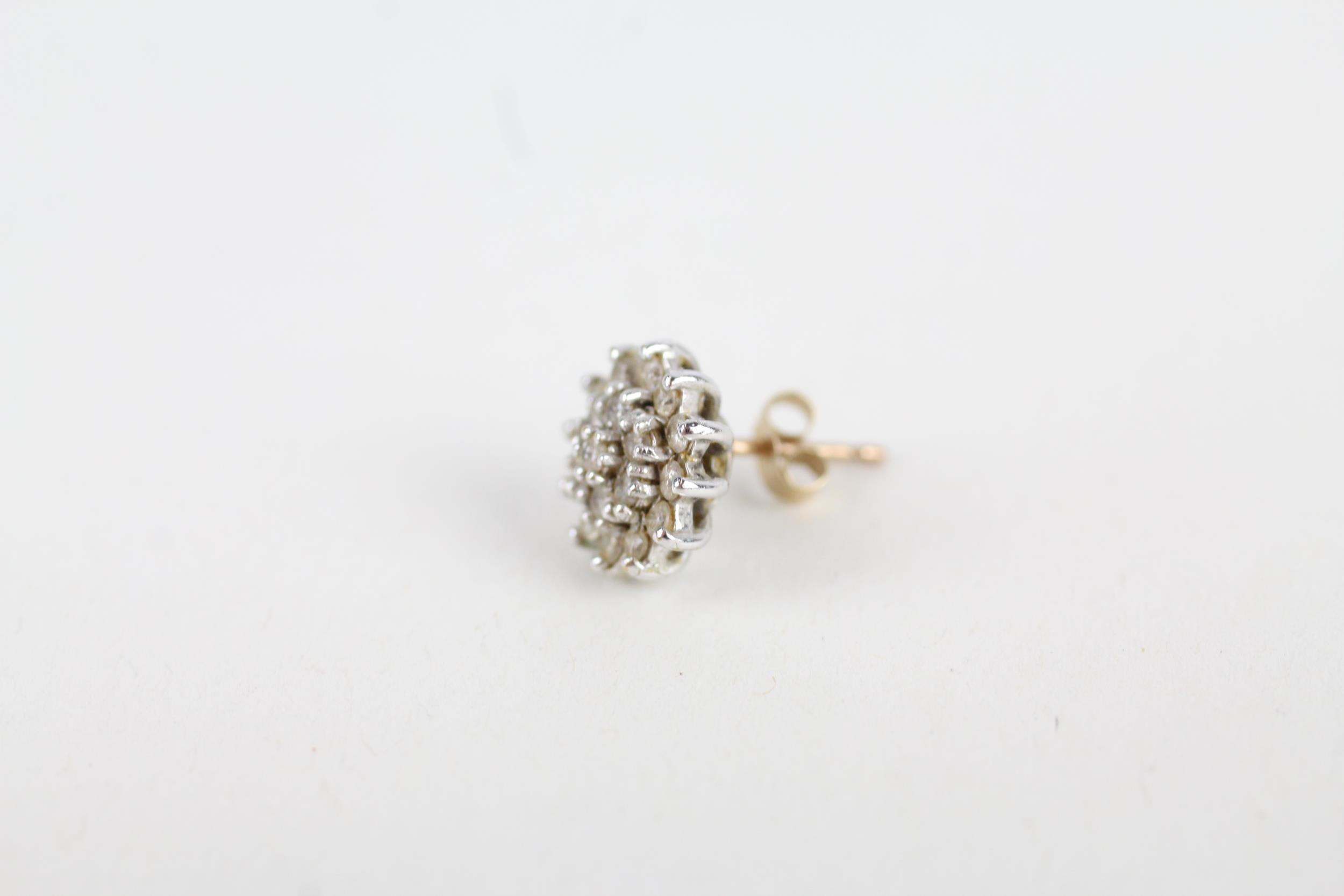 9ct gold diamond cluster stud earrings ( as seen) 2.3 g - Image 3 of 4