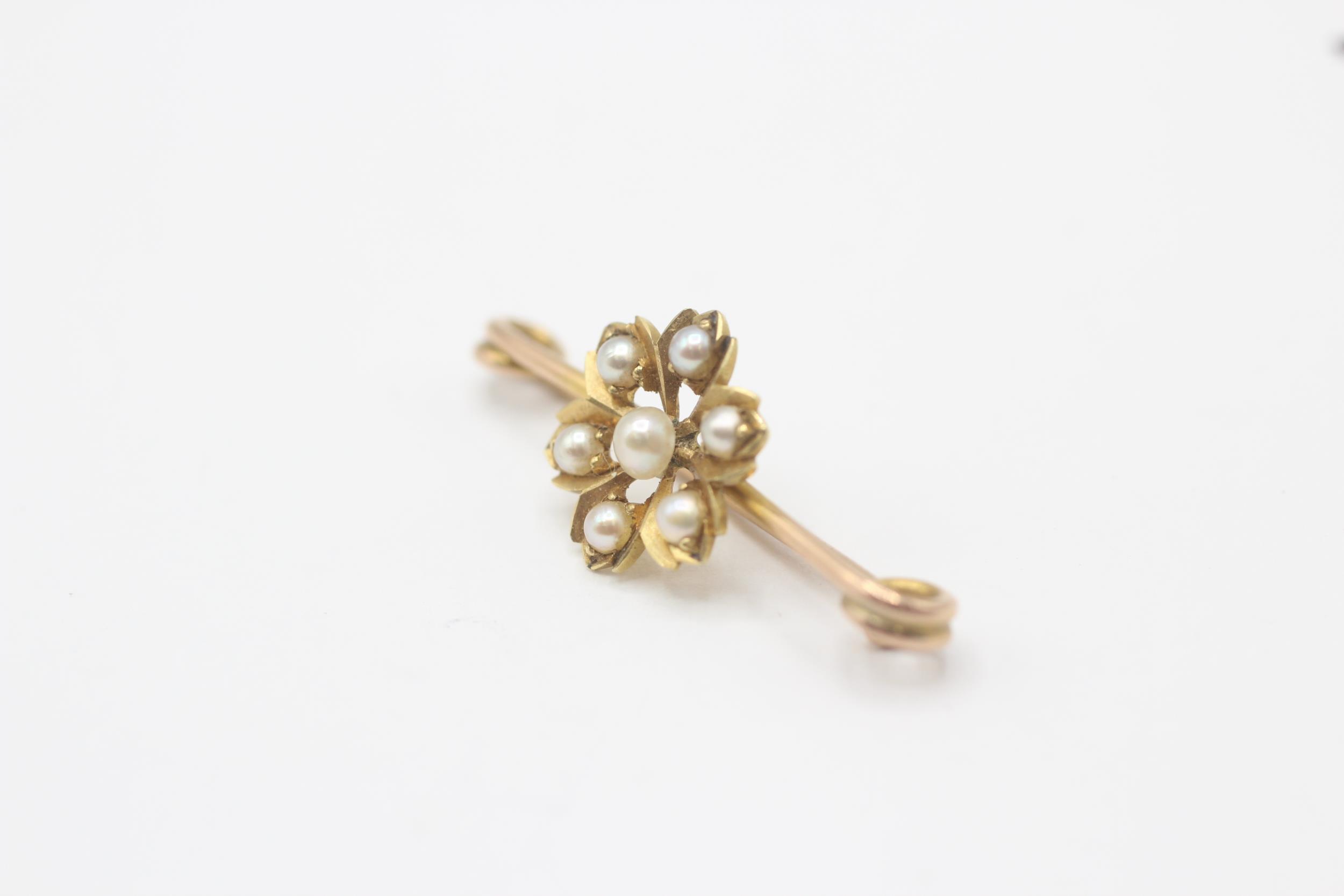 15ct gold antique seed pearl floral bar brooch with 9ct pin 1.6 g - Image 3 of 5