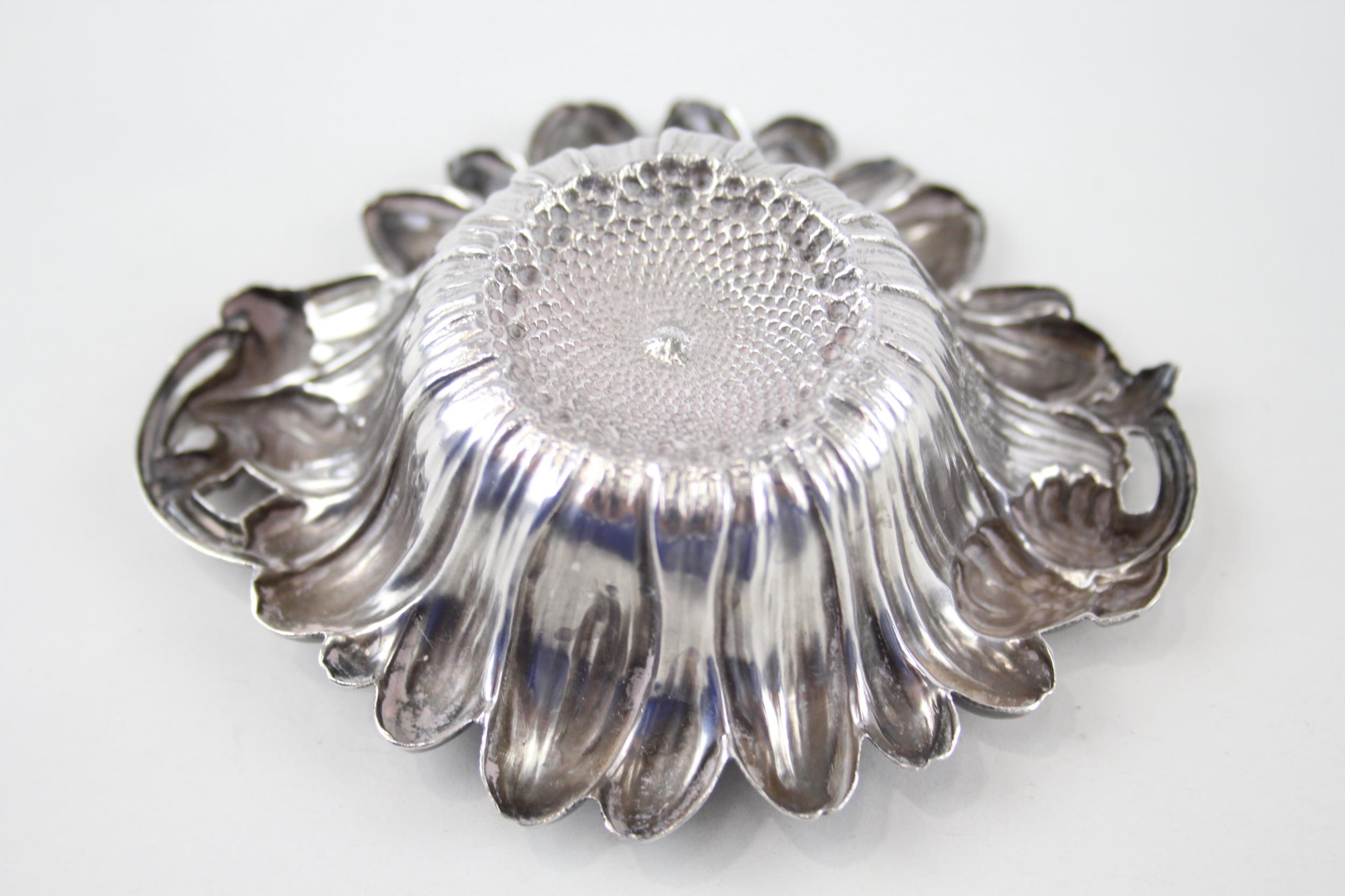 Antique / Vintage .925 Sterling Silver Floral Daisy Nut / Trinket Dish (27g) - Diameter - 9cm In - Image 4 of 5