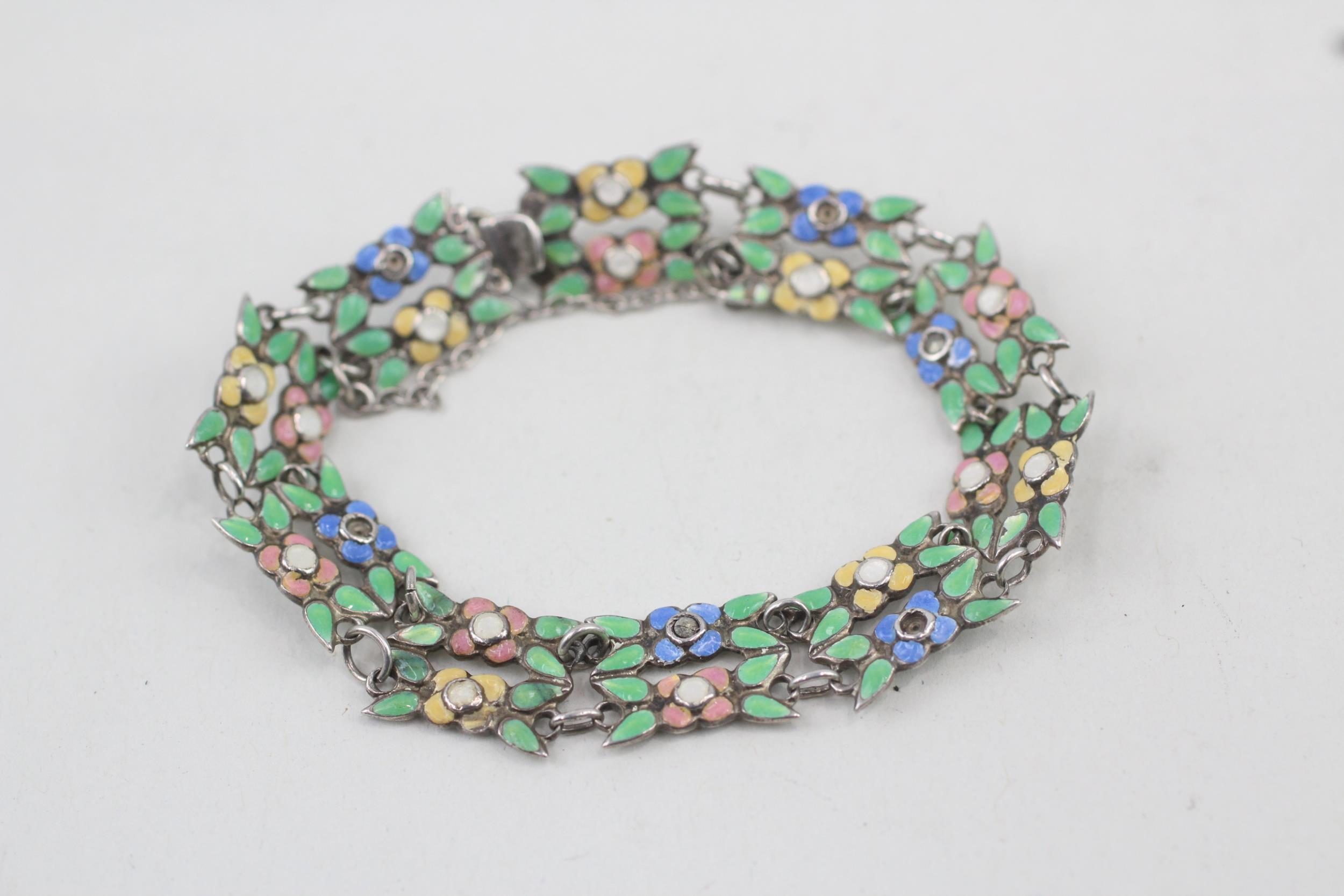 Silver enamel bracelet attributed to Bernard Instone (11g) - Image 2 of 7