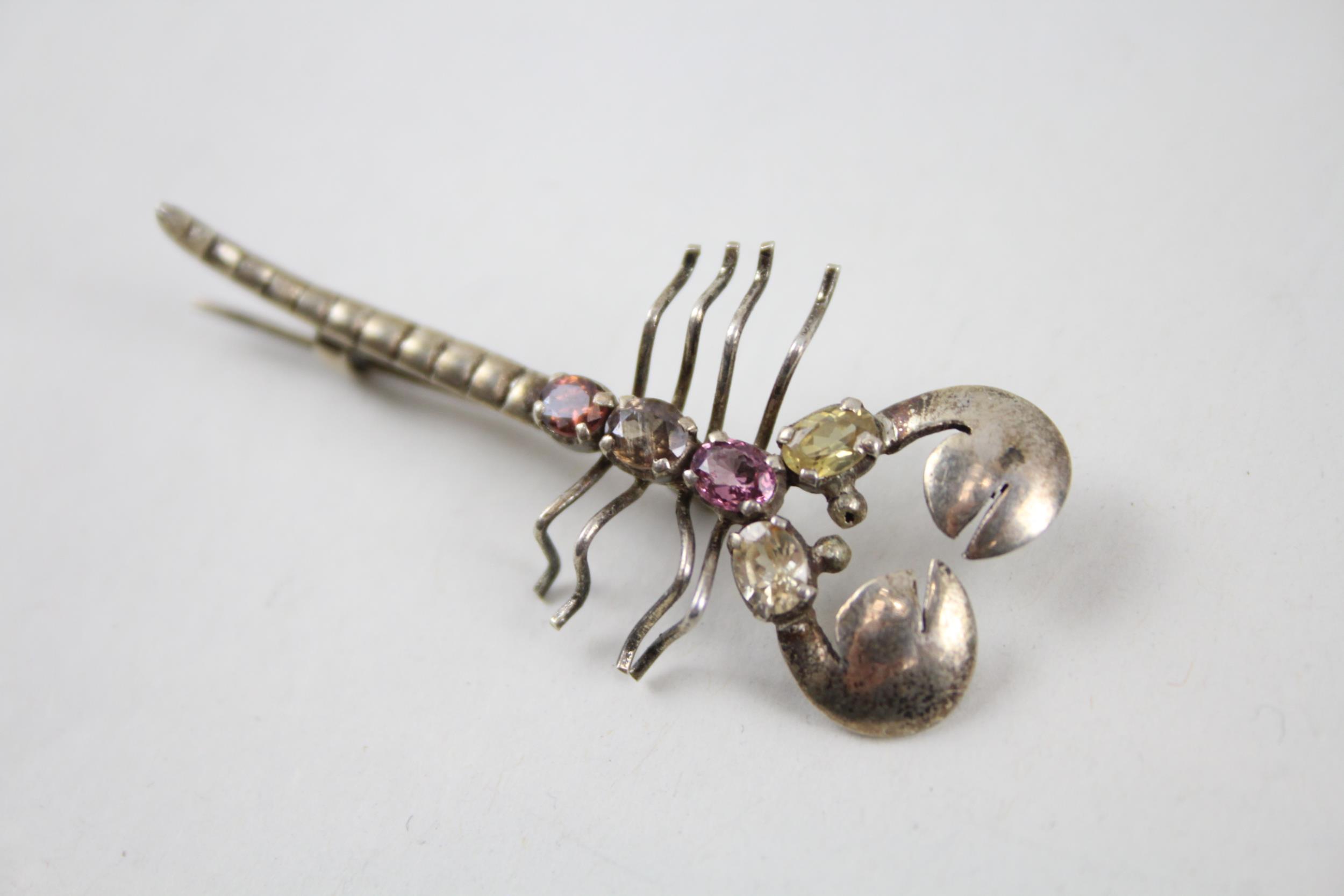 Silver 1930s scorpion brooch set with gemstones (3g) - Image 2 of 6