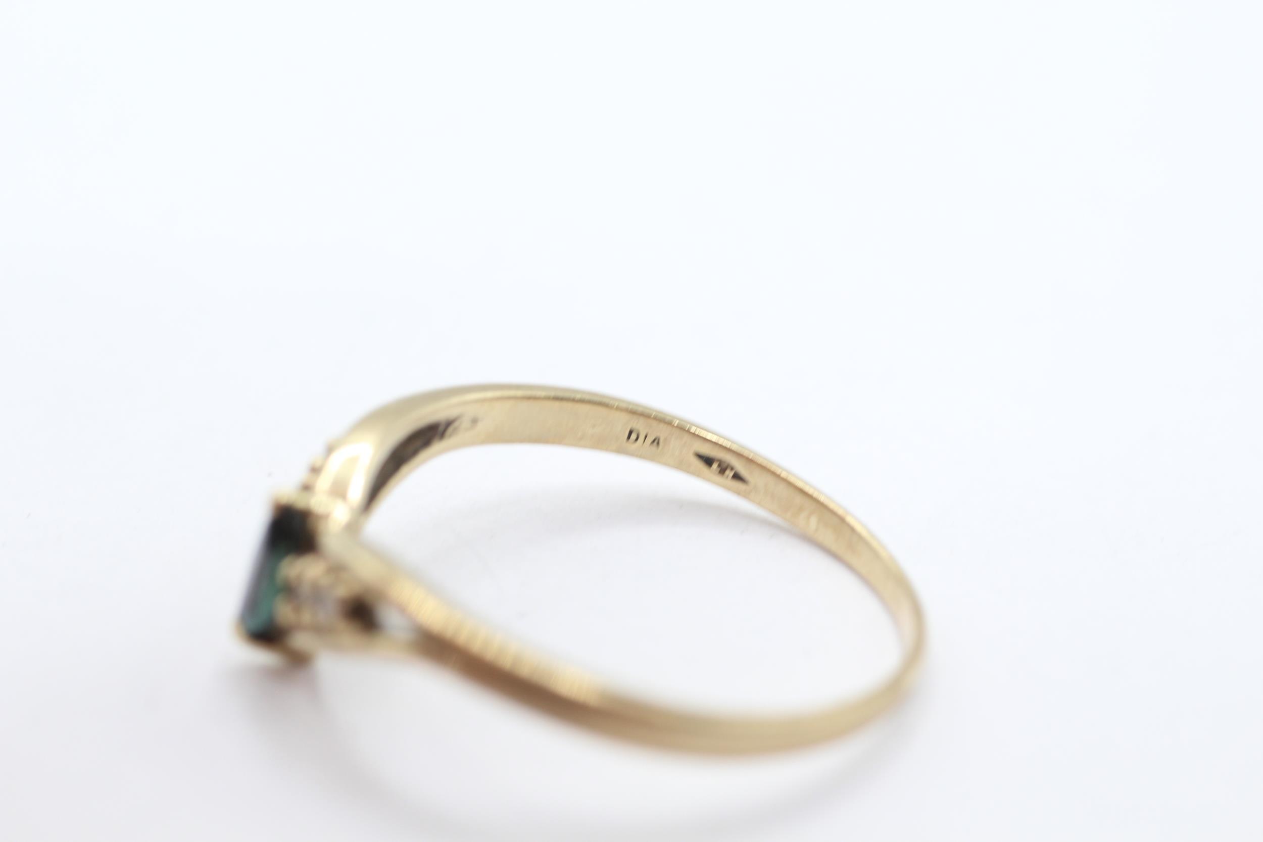 9ct gold diamond & sapphire five stone openwork chevron ring Size T 2.1 g - Image 5 of 5