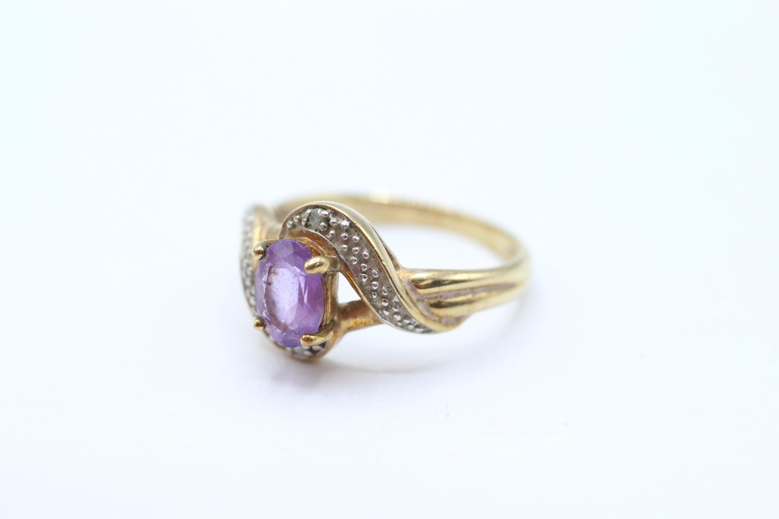 9ct gold amethyst single stone twist ring with diamond accent Size M 2.3 g - Image 3 of 4