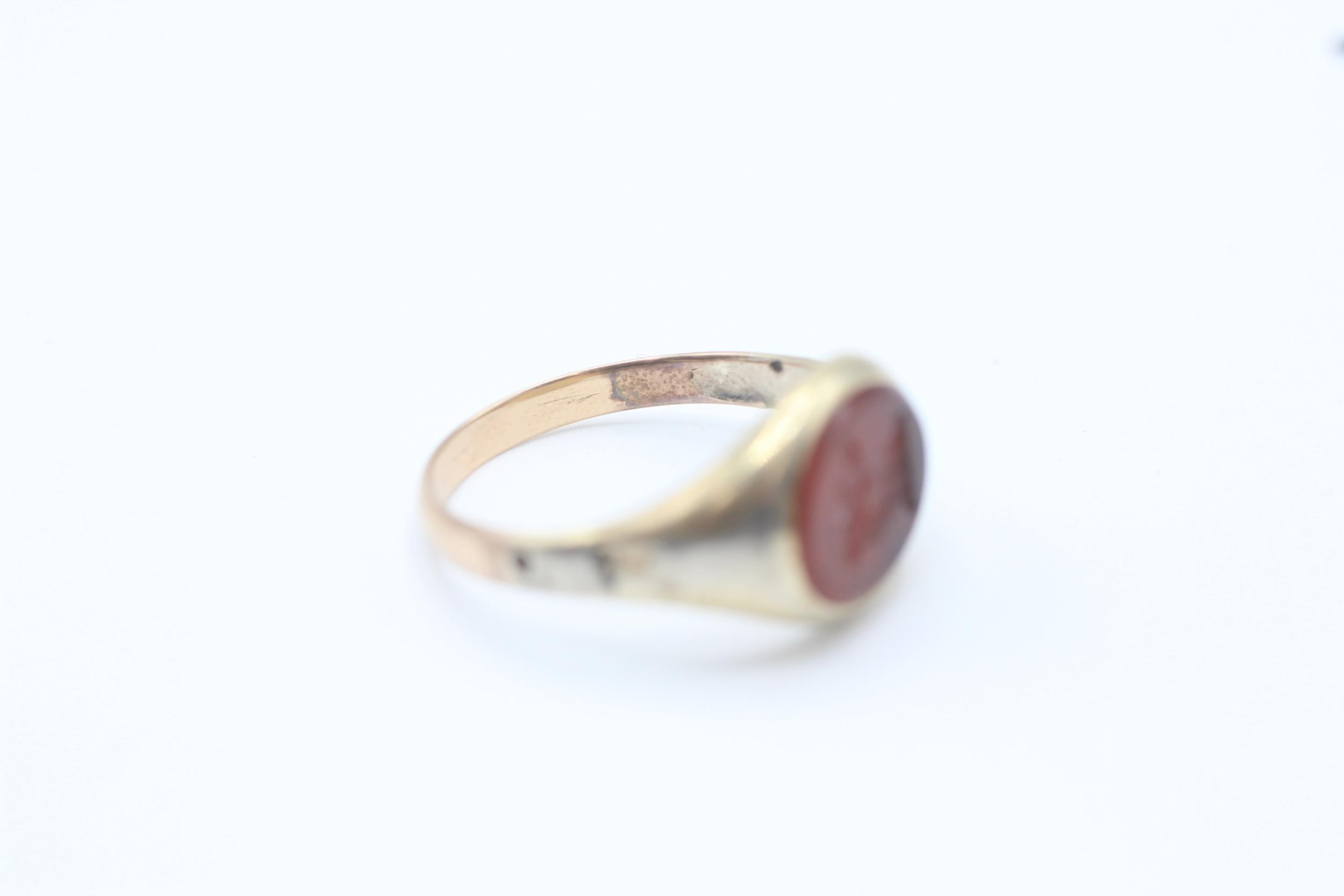 14ct gold band and 5ct gold headed antique carnelian bull intaglio set signet ring - as seen Size - Image 4 of 5