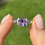 9ct white gold amethyst dress ring with diamond shoulders Size O 3.2 g