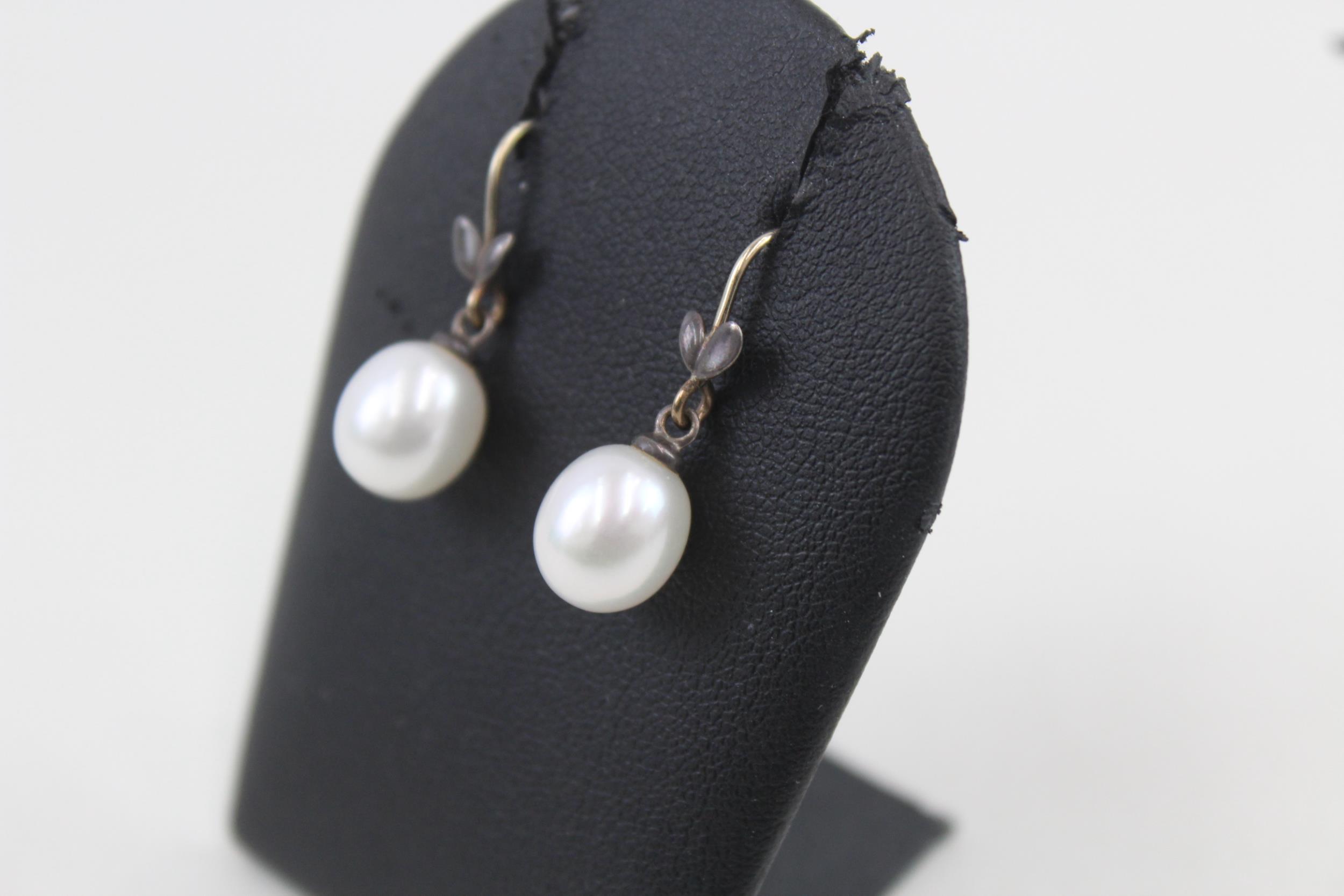 Pair of silver cultured pearl drop earrings by designer Tiffany & Co (3g) - Image 4 of 6