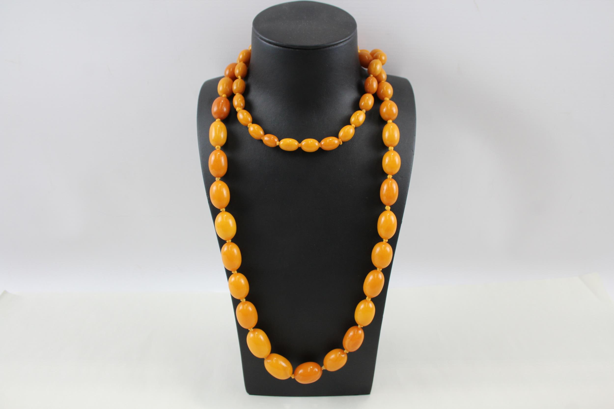 Bakelite graduated necklace individually knotted (121g)