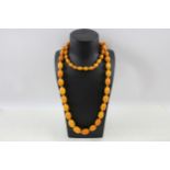 Bakelite graduated necklace individually knotted (121g)