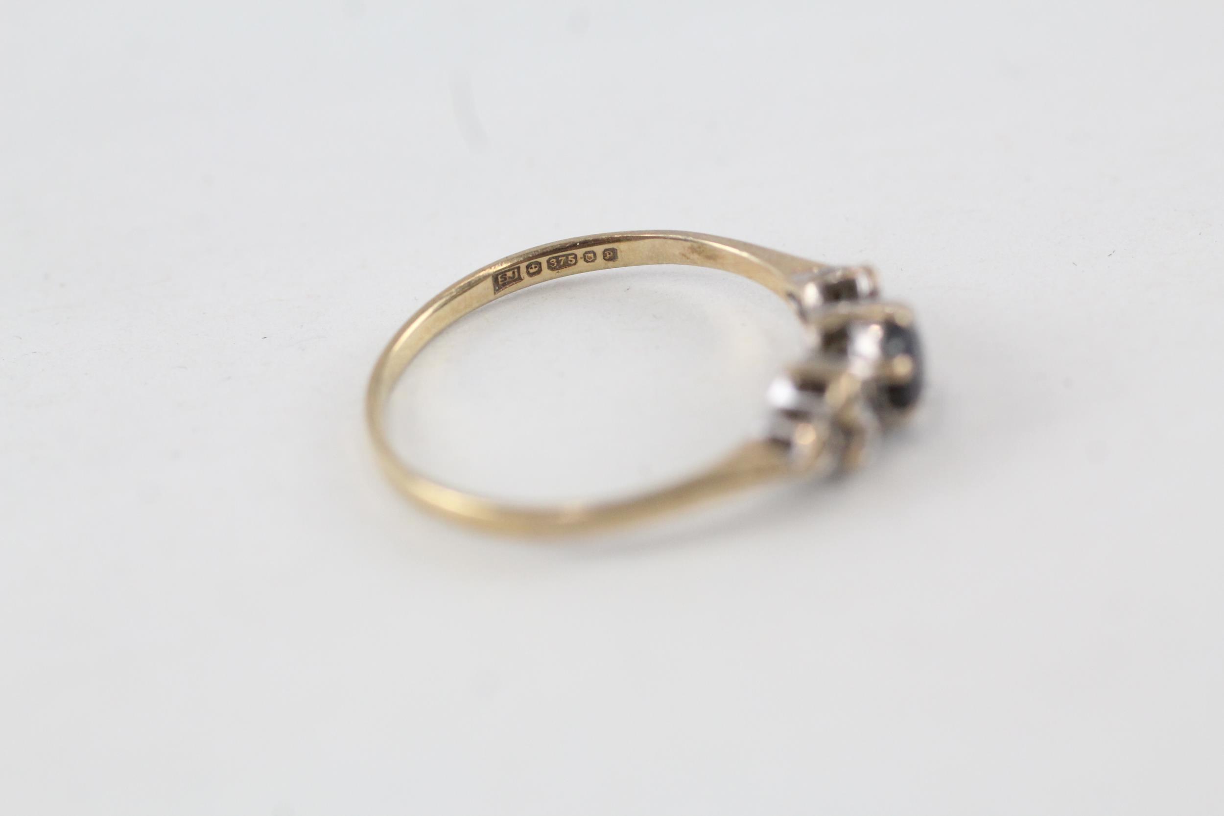 9ct gold diamond & sapphire trefoil ring Size N 1.1 g - Image 4 of 4