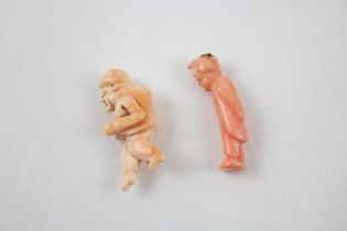 Two antique carved coral figures (3g)
