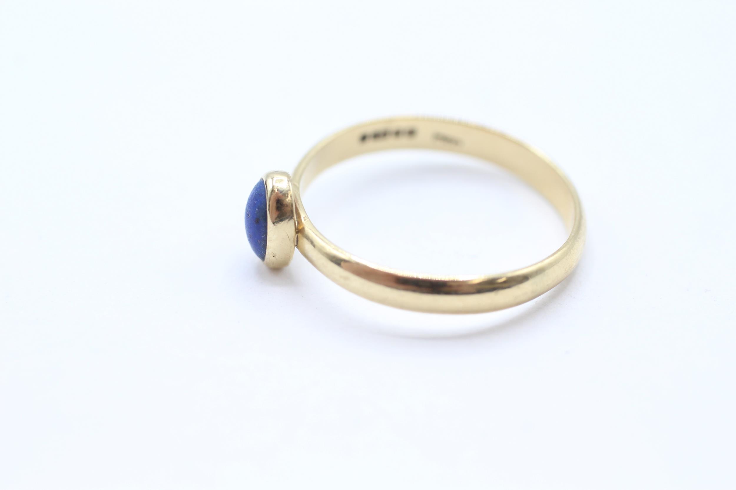 9ct gold vintage lapis ring, bezel set Size O 1.7 g - Image 3 of 4