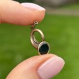 9ct gold antique bloodstone set trumpet fob charm 1 g