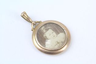 9ct gold antique portrait locket - original photographs 5.1 g