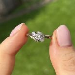 9ct gold & platinum diamond three stone ring Size N 1/2 1.9 g