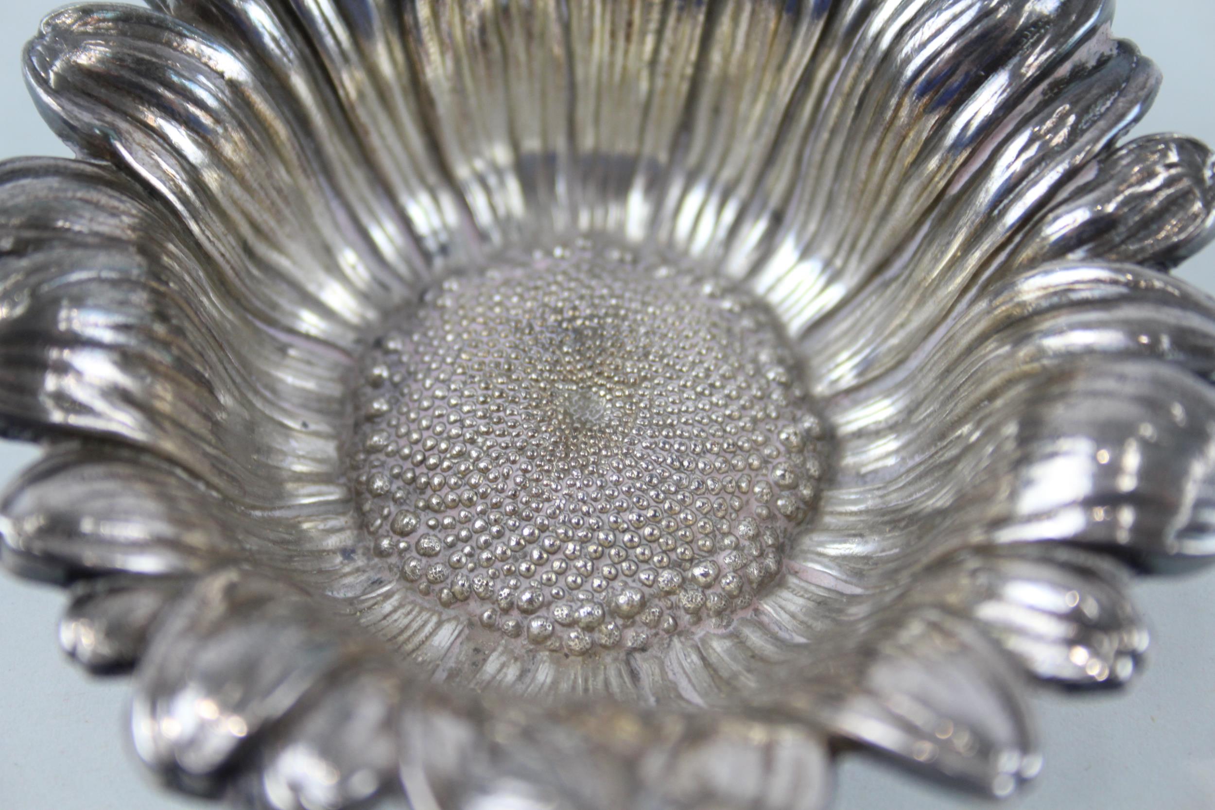 Antique / Vintage .925 Sterling Silver Floral Daisy Nut / Trinket Dish (27g) - Diameter - 9cm In - Image 3 of 5