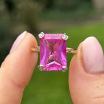 9ct gold pink gemstone and diamond cocktail ring Size N 3.9 g