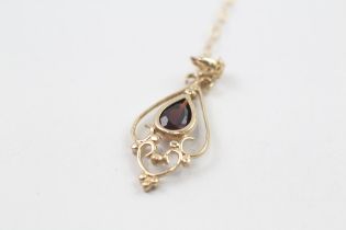 9ct gold pear cut garnet scroll patterned pendant necklace 1.4 g