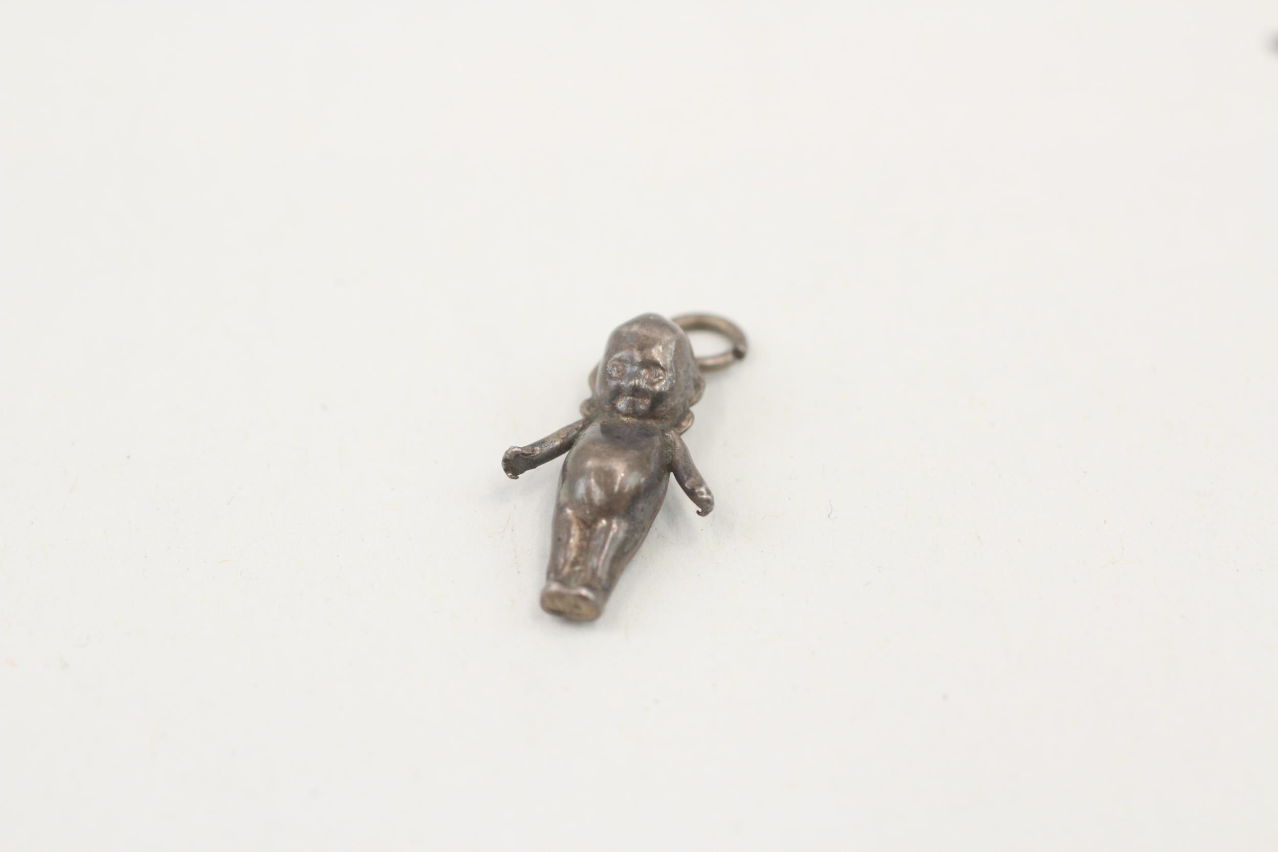 Silver antique fumsup charm (1g)