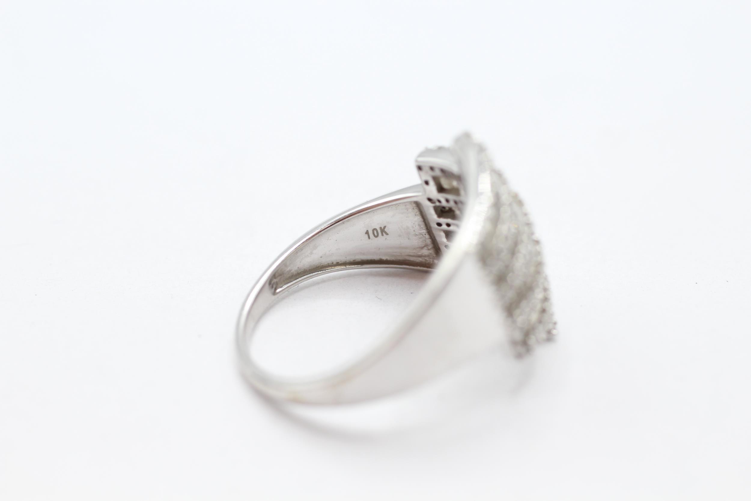 9ct white gold vari-cut diamond dress ring Size Q 4.8 g - Image 4 of 4