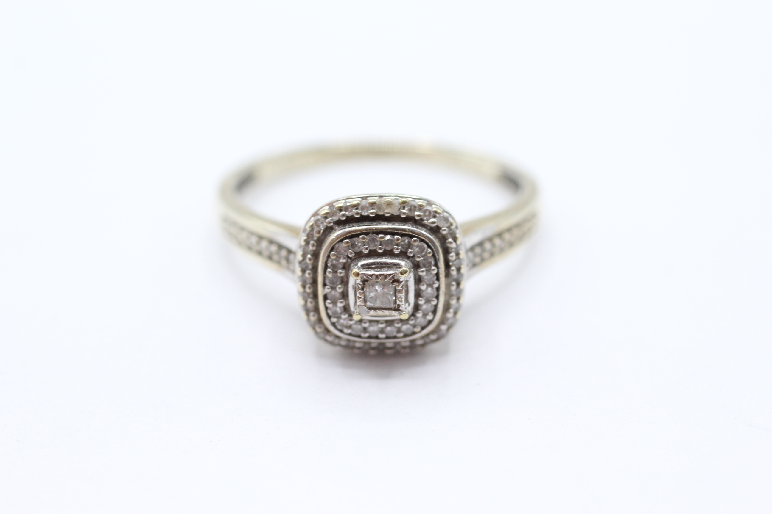 9ct gold diamond halo ring Size T - 3.1 g