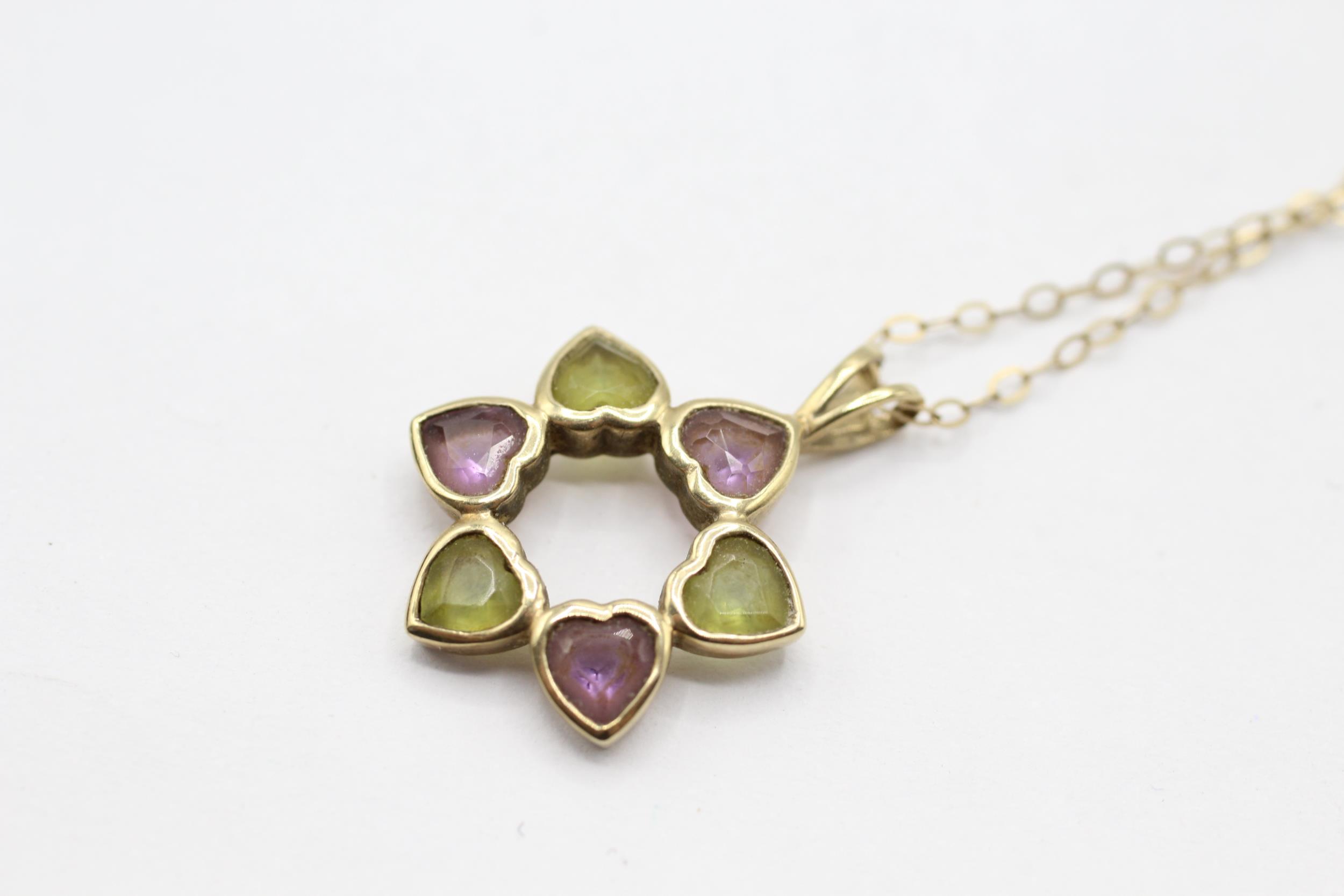 9ct gold heart-shaped peridot & amethyst floral cluster pendant - 2.1 g