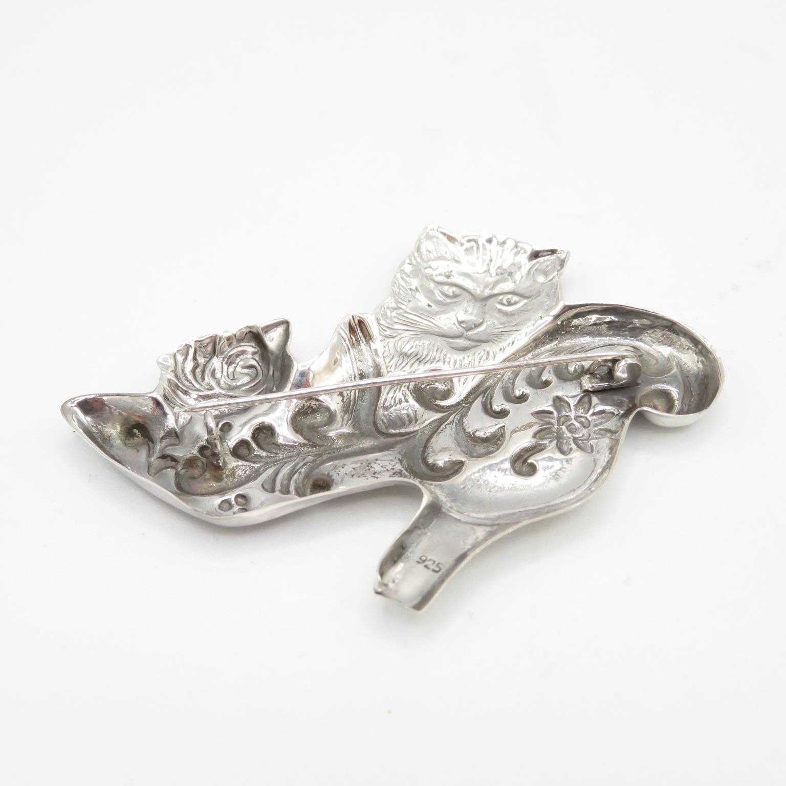 Pussycat in a shoe in HM Sterling Silver 925 brooch in excellent condition with tight fitting pin ( - Image 3 of 4