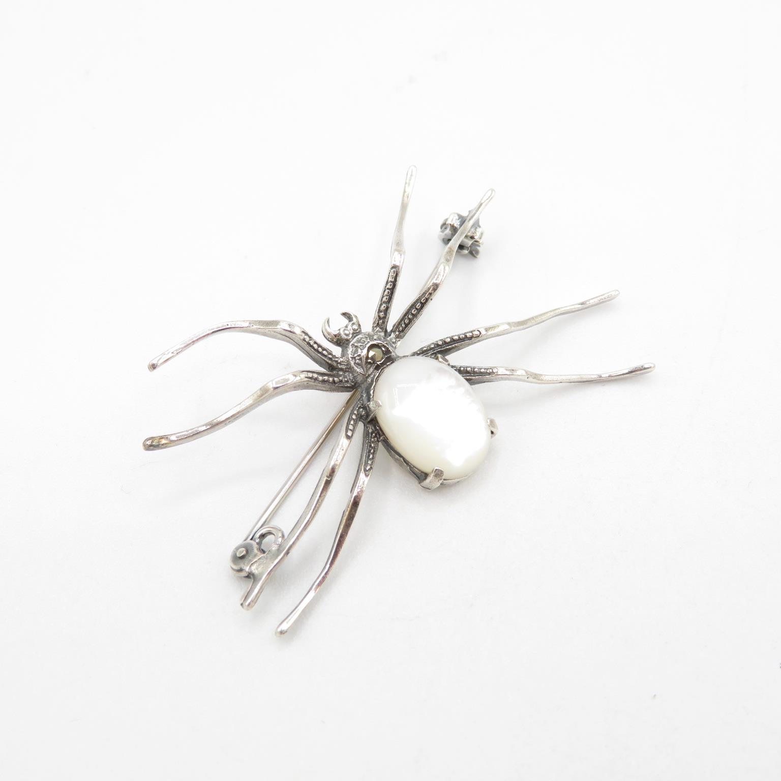 HM 925 Sterling Silver spider brooch with tight fitting bar catch, decorated with milky gemstone (
