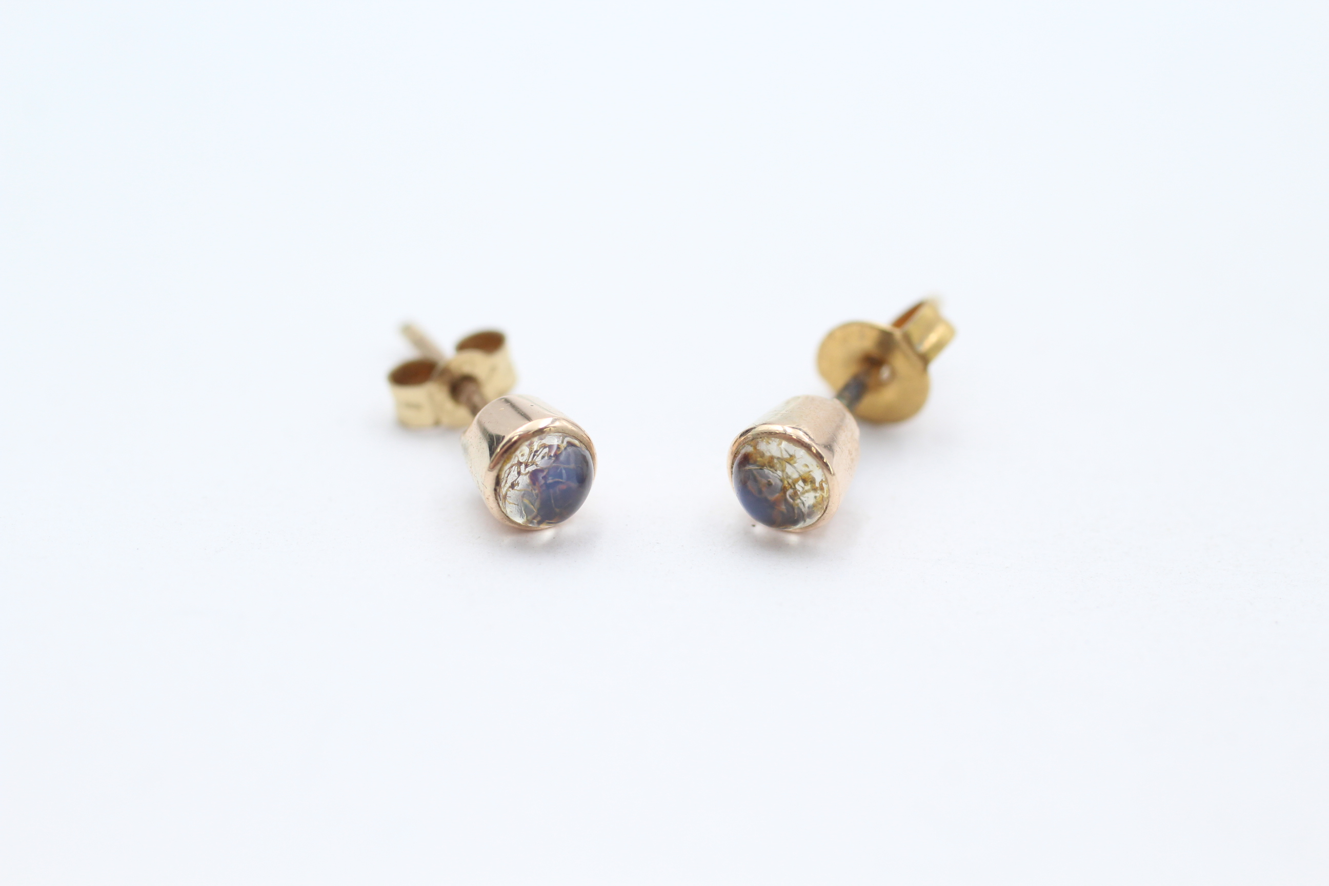 9ct gold round moonstone stud earrings - 0.7 g