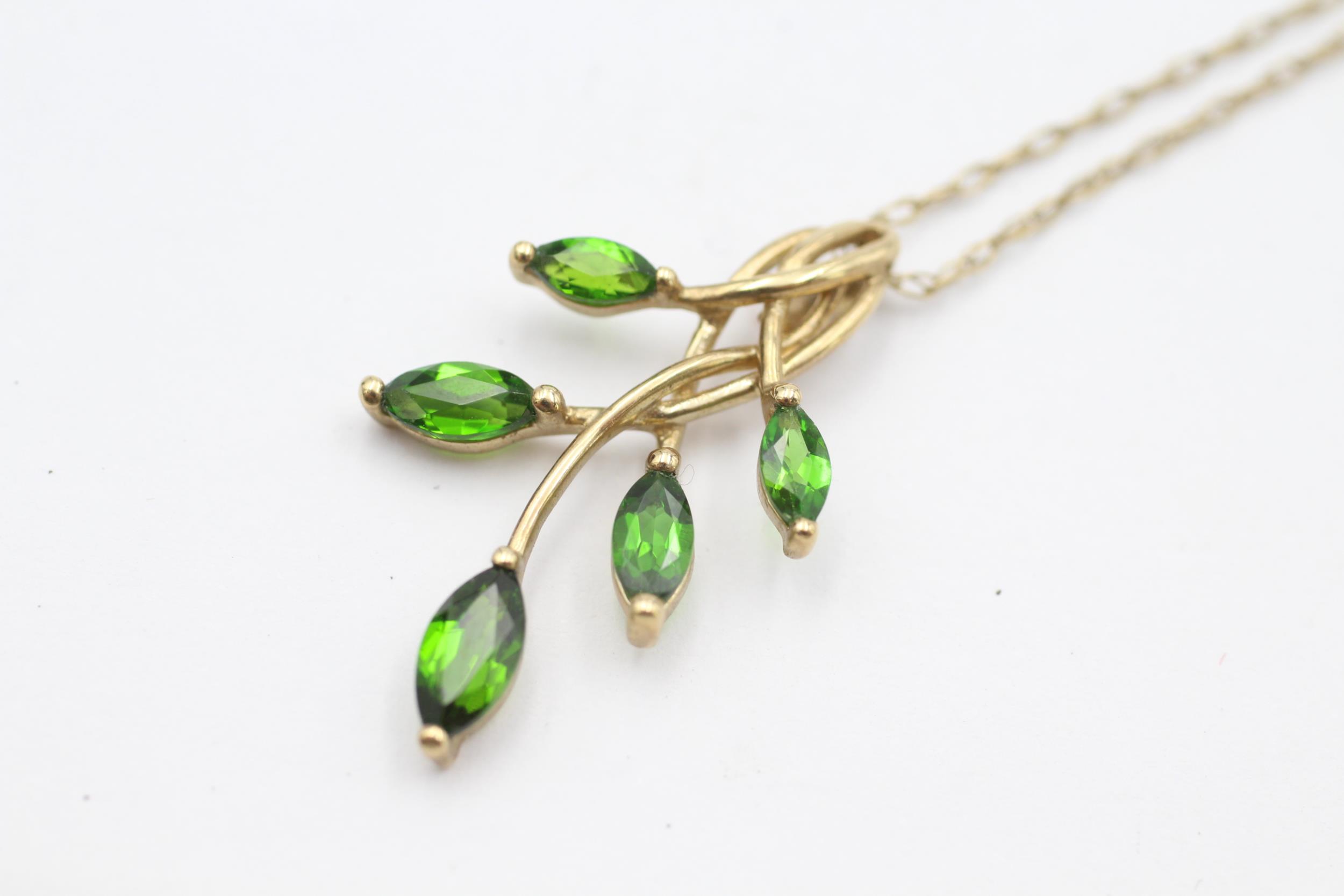 9ct gold diopside necklace - 2.2 g - Image 2 of 4