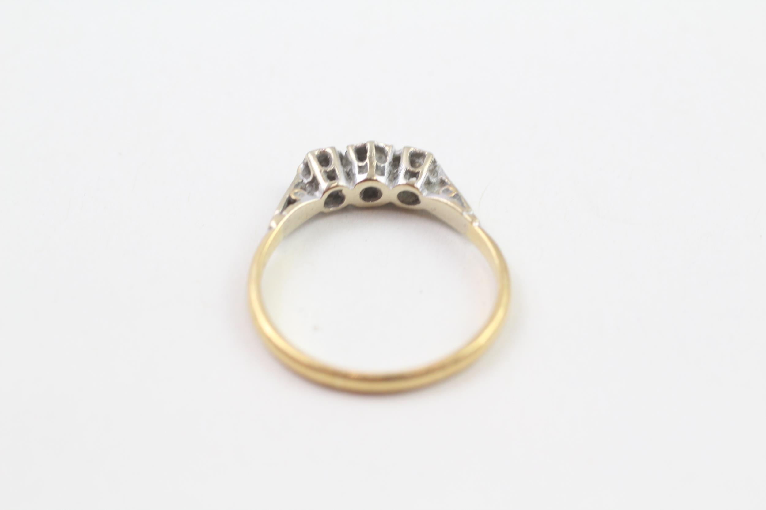 18ct gold vintage diamond three stone ring (2.6g) Size Q - Image 4 of 4