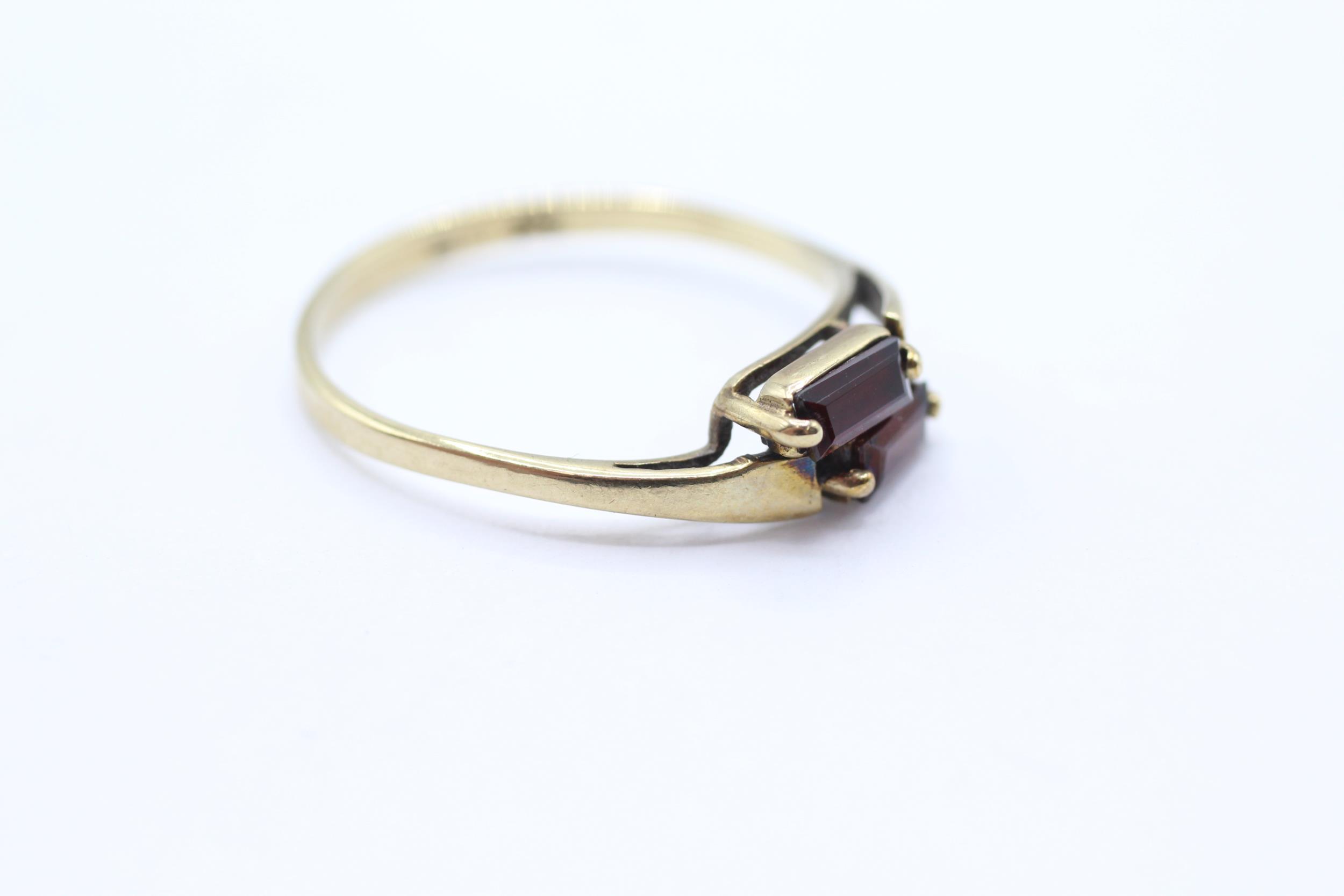 9ct gold garnet twin stone ring Size P - 1.4 g - Image 2 of 4