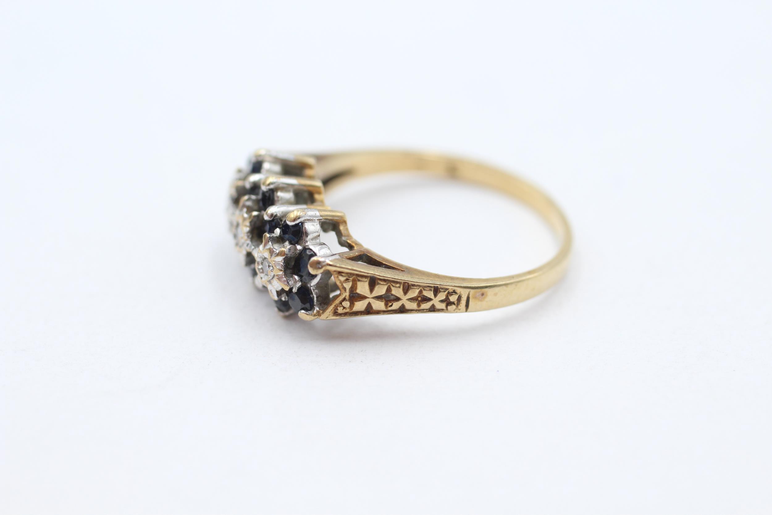 9ct gold vintage sapphire & diamond dress ring with patterned shoulders Size L - 2.6 g - Image 4 of 5