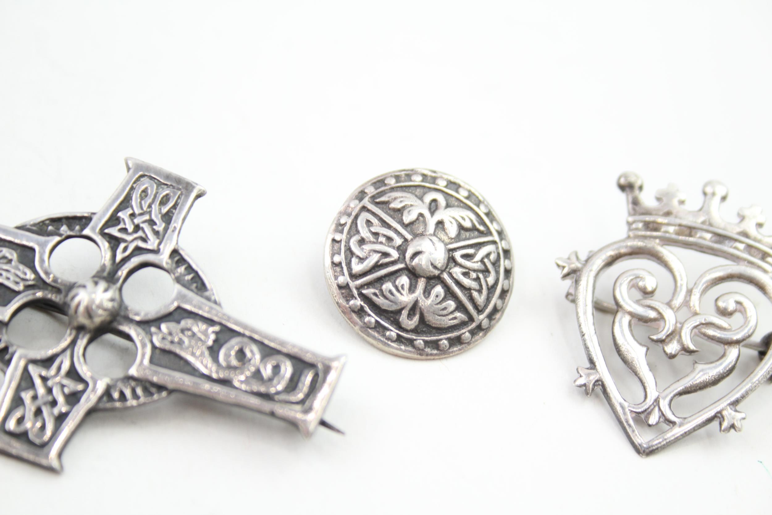 Four Scottish silver brooches including a luckenbooth (32g) - Image 4 of 5