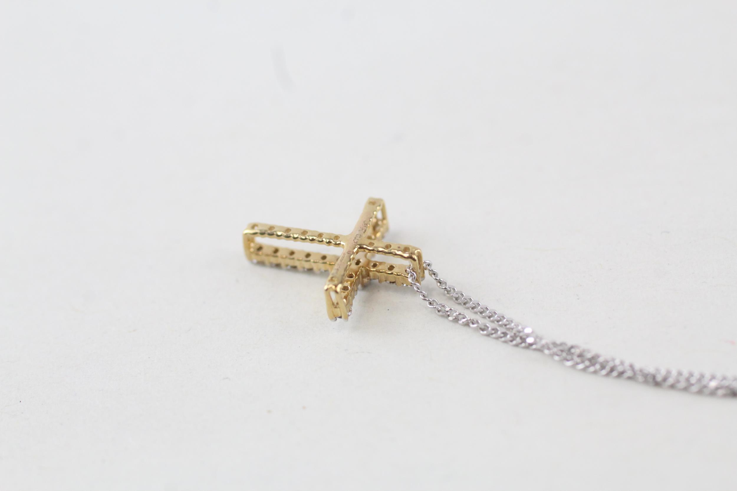 9ct gold diamond cross pendant necklace - 1.1 g - Image 2 of 3