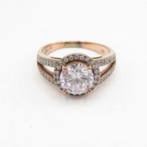 HM 9ct rose gold dress ring with white CZ centre stone and white stone accents (4.1g) Size P