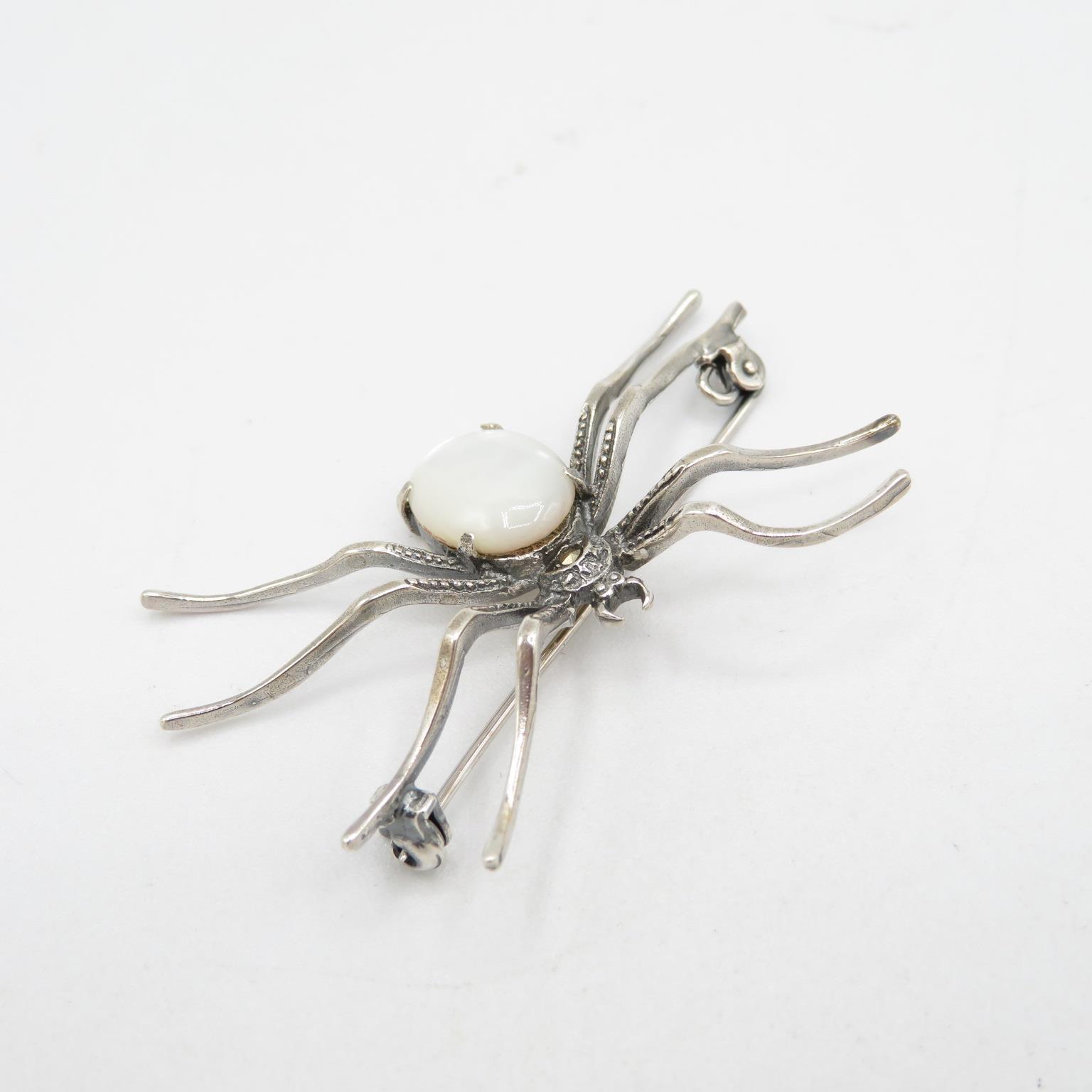 HM 925 Sterling Silver spider brooch with tight fitting bar catch, decorated with milky gemstone ( - Image 3 of 4