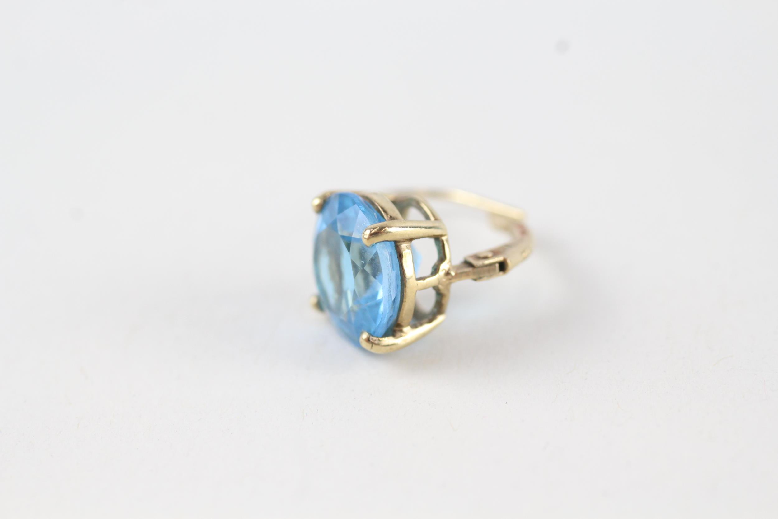 9ct gold blue topaz leverback earrings (3.7g) - Image 3 of 4