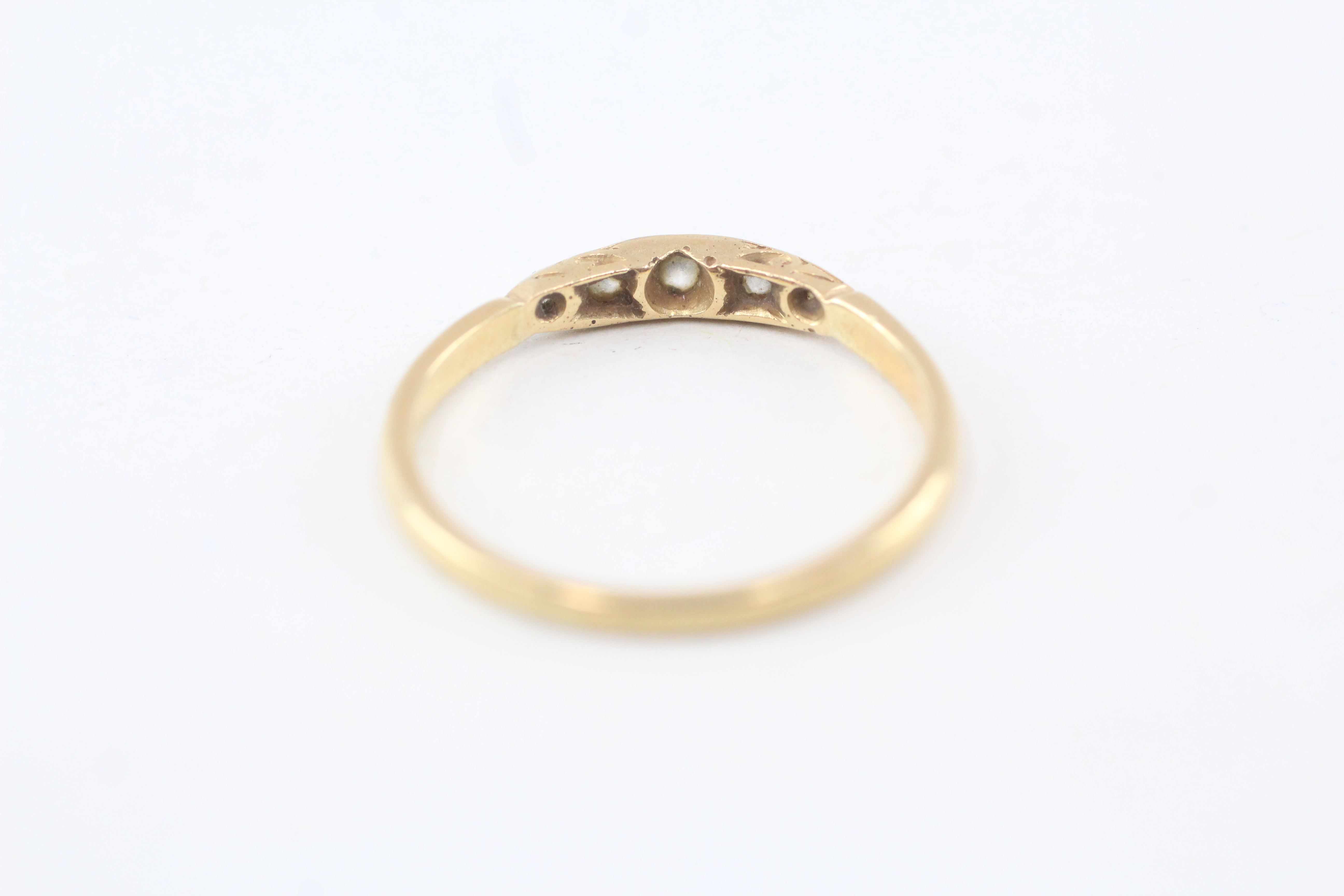 18ct gold single cut diamond five stone ring Size P - 2 g - Image 3 of 4