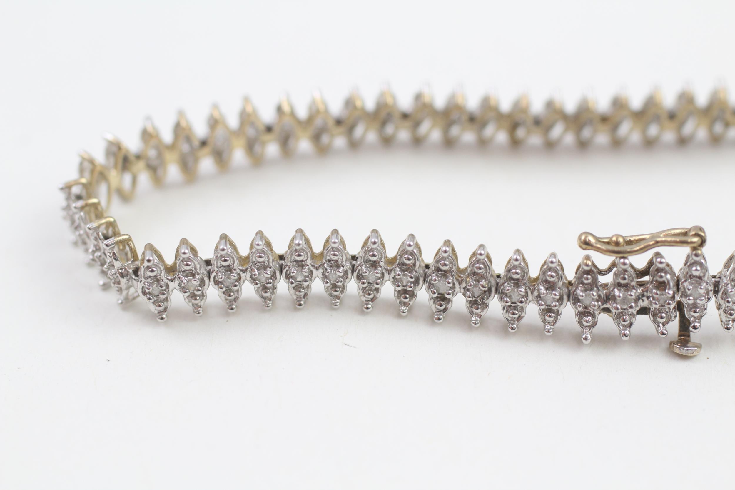 9ct gold diamond link bracelet, claw set (7.7g) - Image 3 of 5