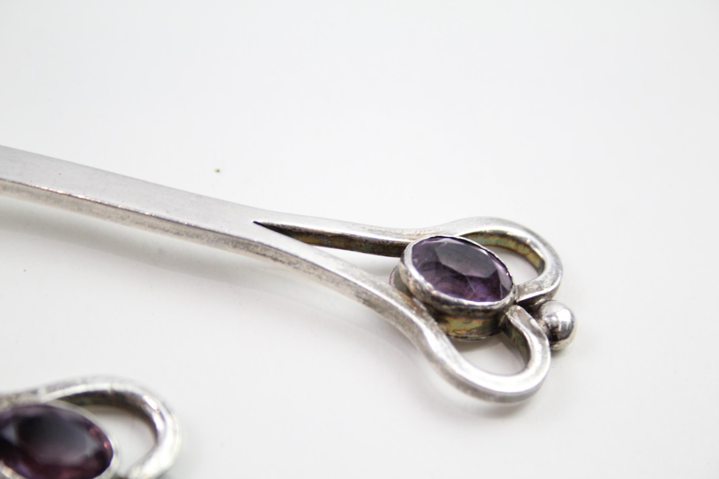 2 x Arts & Crafts Albert Edward Bonner 1913 London Sterling Silver Spoons (163g) - w/ Purple - Image 5 of 7