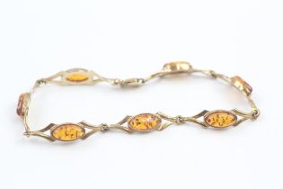 9ct gold cabochon cut amber bracelet, bezel set (7.6g)