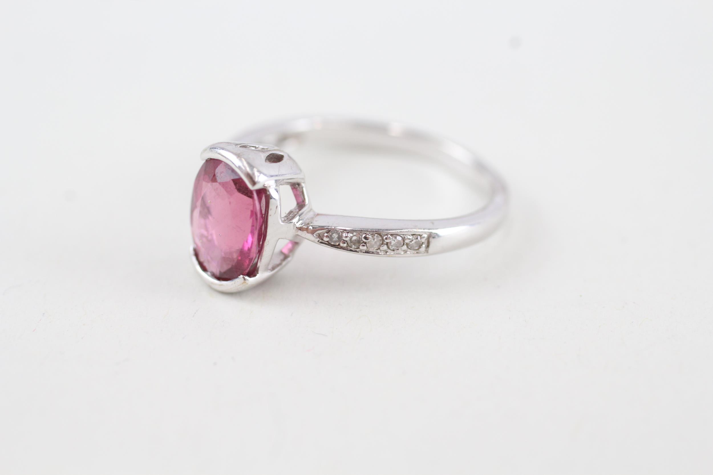 9ct gold oval cut pink tourmaline & diamond ring (2.8g) Size N - Image 3 of 4