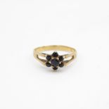 9ct gold sapphire seven stone floral cluster ring with split shank Size I - 1.1 g